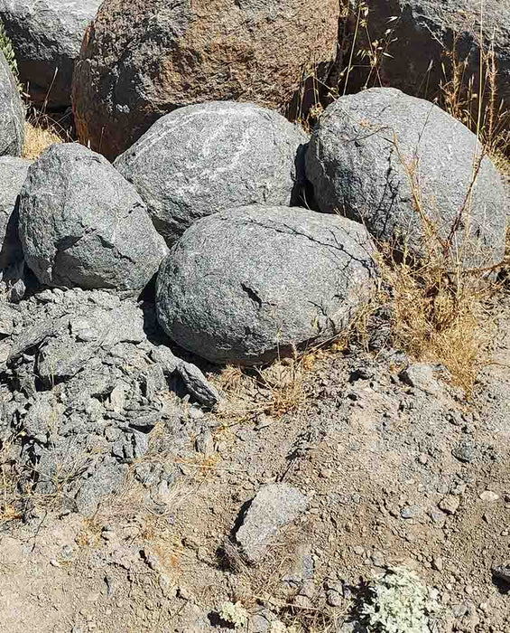 Black Granite Boulders 2'